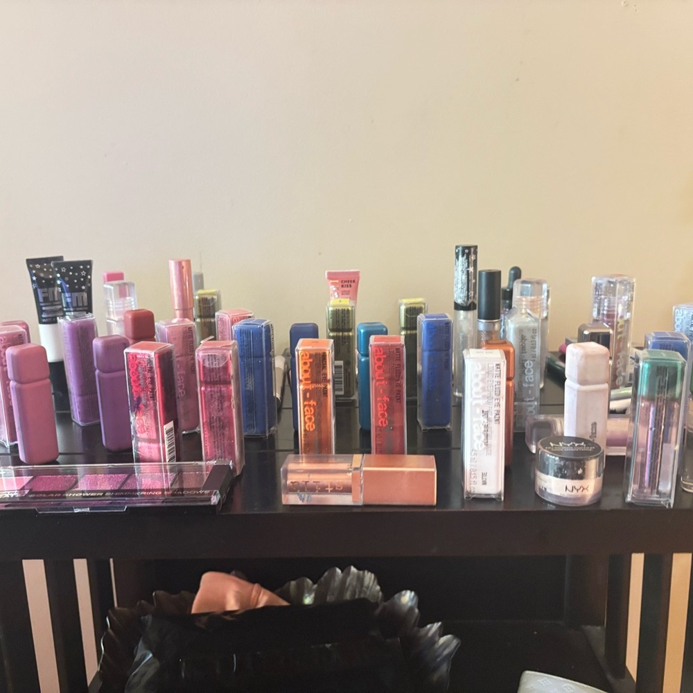 NYX Lipstick Collection - Pink, Purple, Orange Hues THE OOOOB SHINY EFFECT